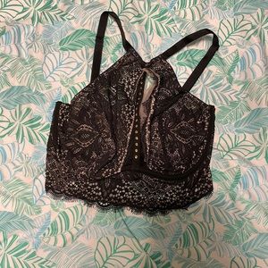 Victoria secret bralette size: 32D